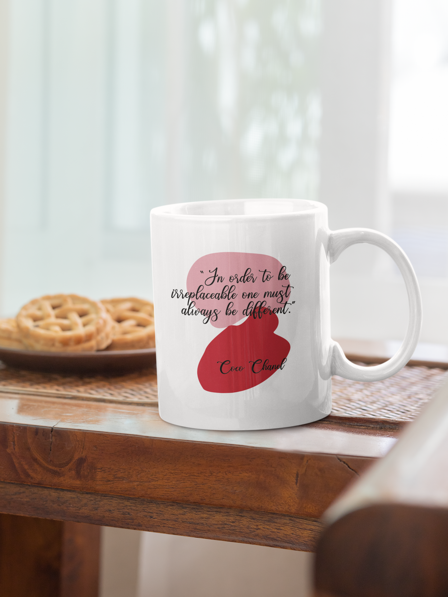 Taza con cita de Coco Chanel