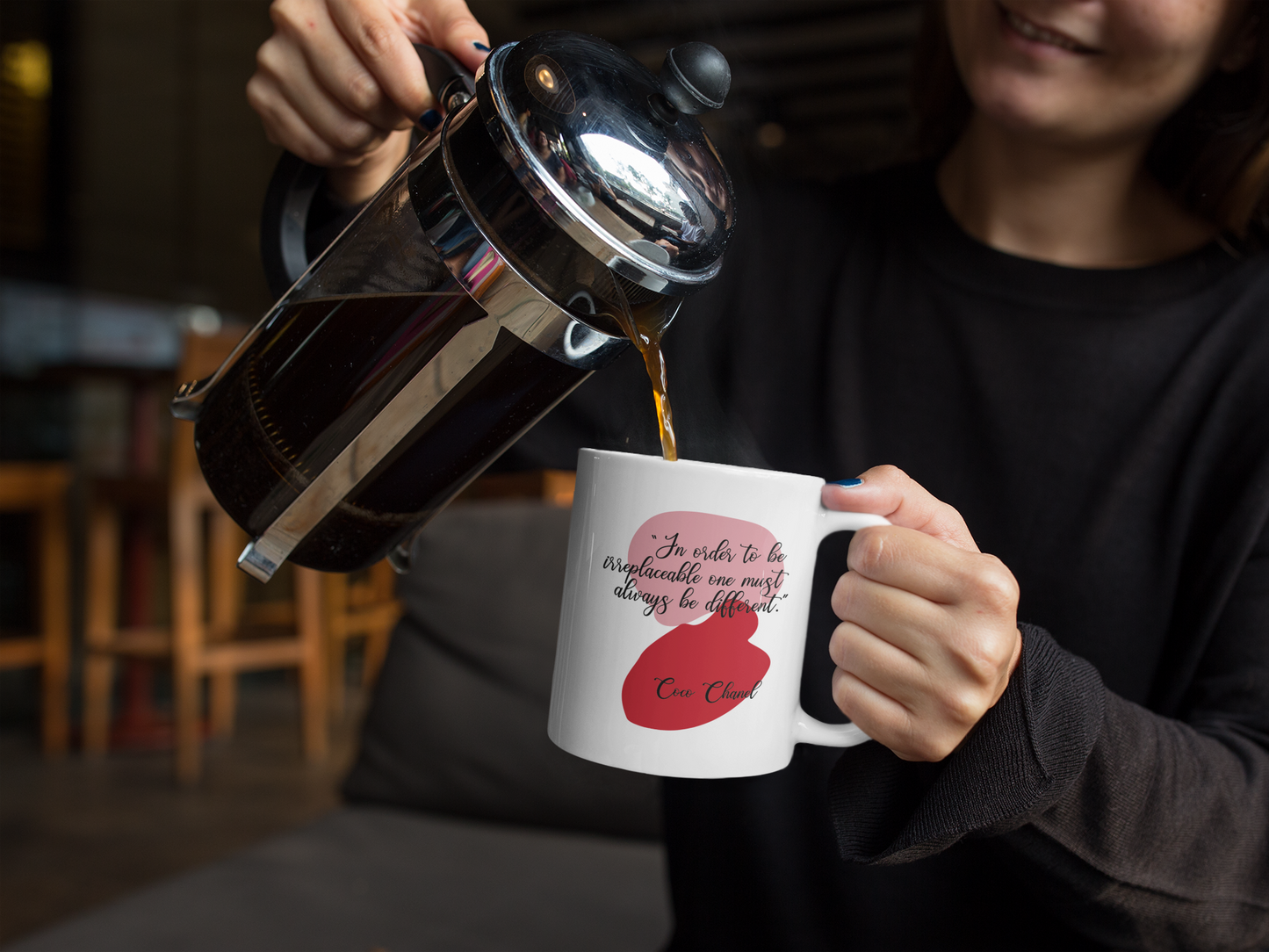 Taza con cita de Coco Chanel